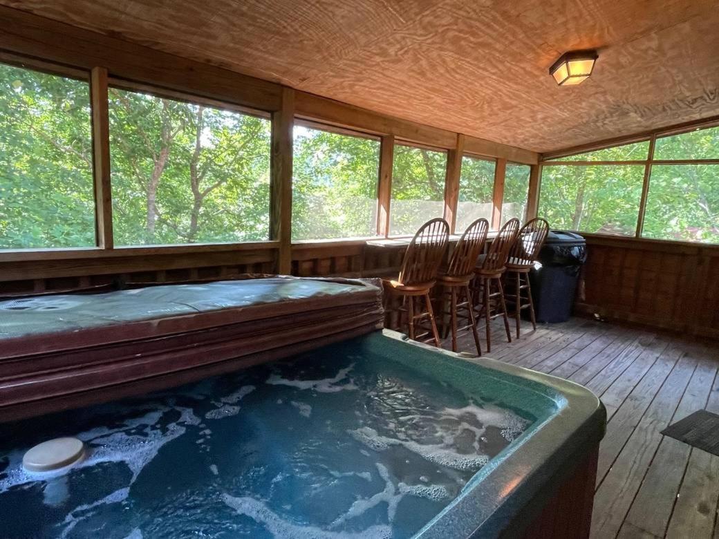 Mountaintop Hideaway Villa Pigeon Forge Ngoại thất bức ảnh